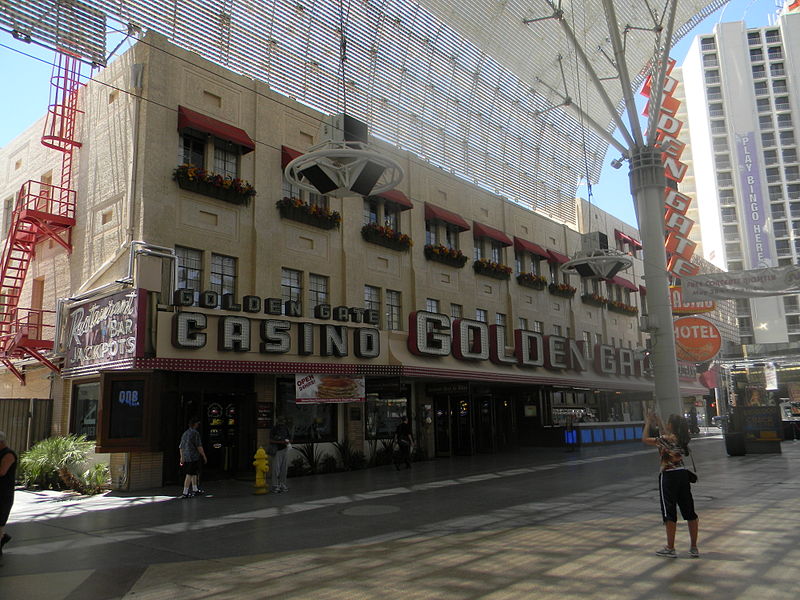 800px-Fremont_Street_(Las_Vegas)_Golden_Gate_Casino