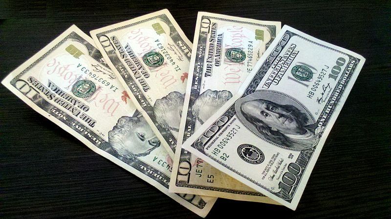 800px-US_Dollar_banknotes